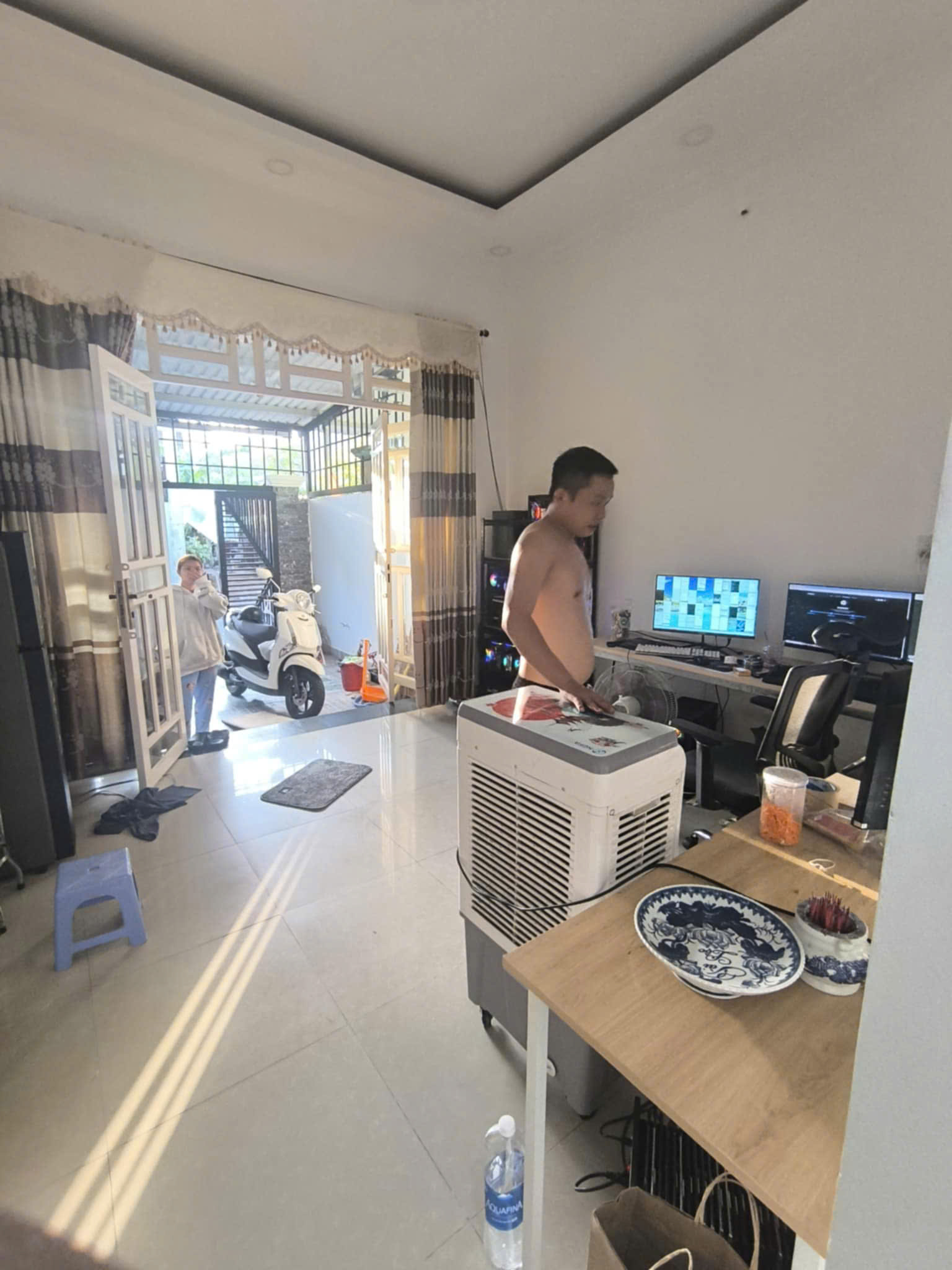 NHÀ ngay UBP. PHÚ HỮU, Tp TĐ, 4 TẦNG mái bằng, HẺM 9M – SHR – Gía CHỈ 6,6ty. LH 0909185988