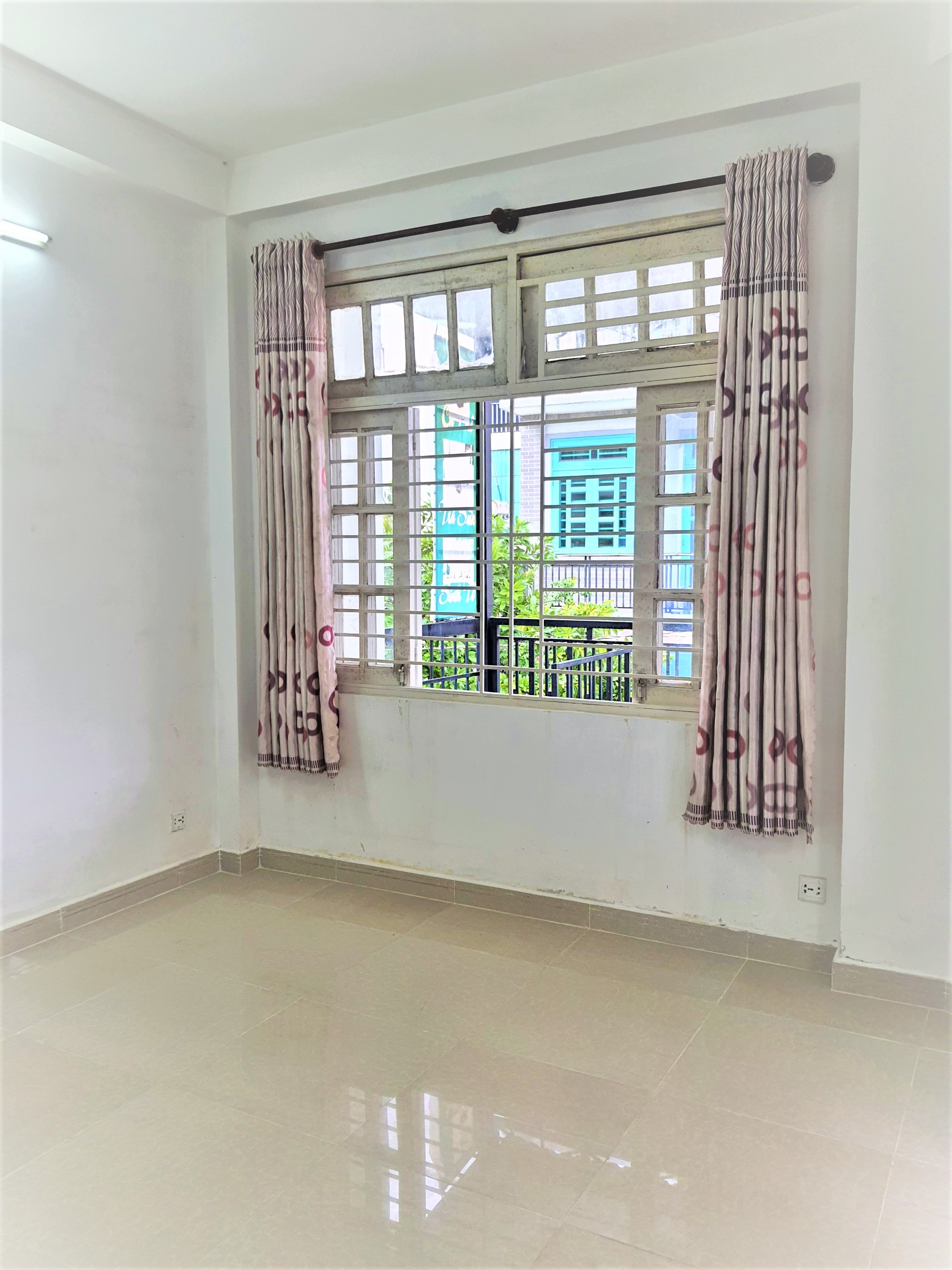 PHÒNG RỘNG RÃI - THOÁNG MÁT - máy giặt, khóa van tay,.. ngay UFM, FPT giá chỉ 3tr3