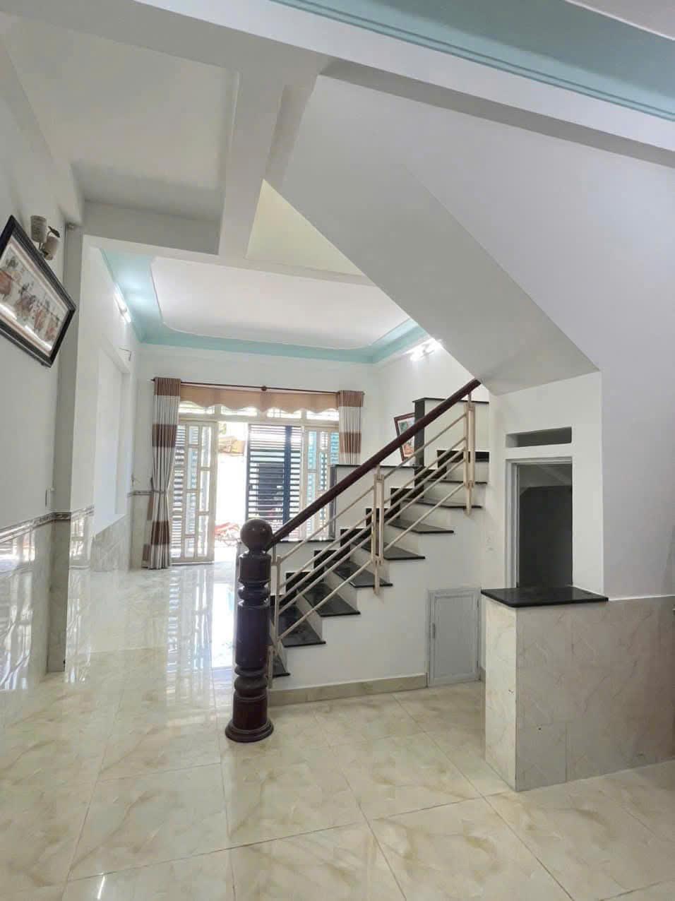 Gấp giảm 400tr bán NHÀ 3 lầu,4PN MỚI TINH, KDC Riocasa ngay chợ Long Trường, NDTrinh, Tp. TĐ Chỉ