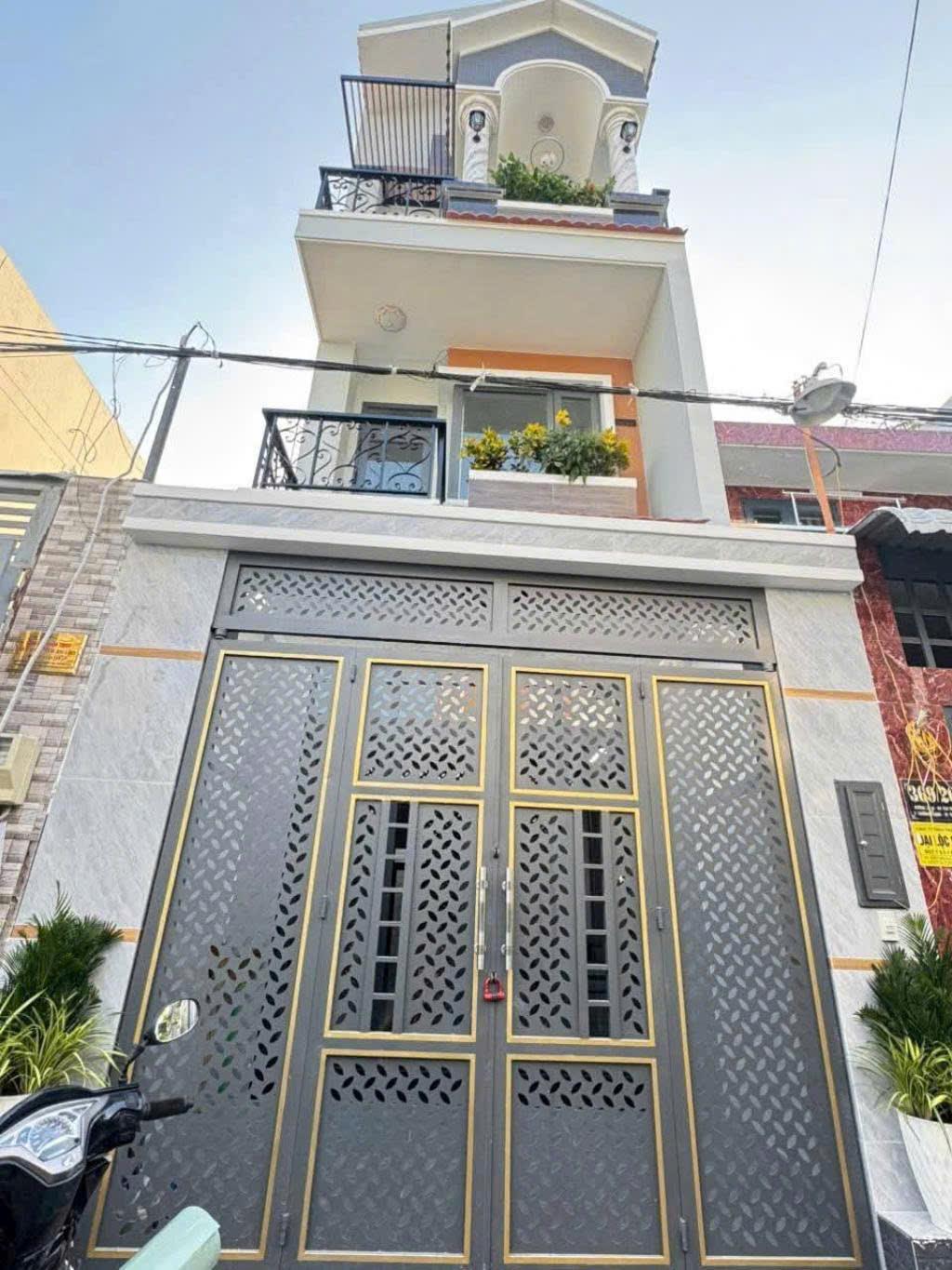 Siêu phẩm NHÀ 3 LẦU Sang - Xịn - Mịn thiết kế hiện đại, cách đường Lò Lu chỉ 50m.