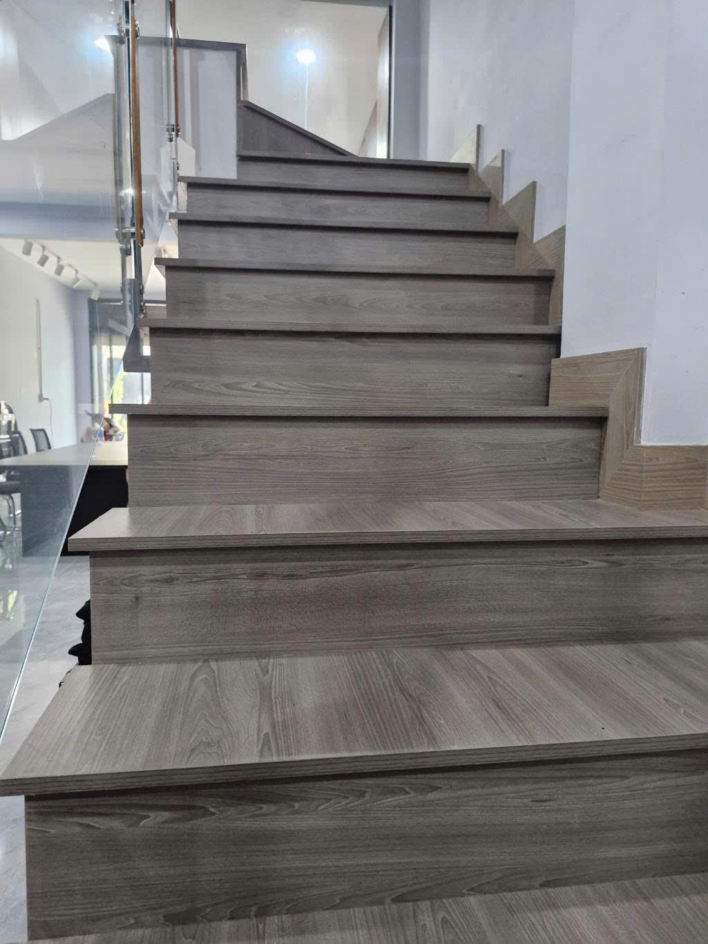 Siêu phẩm NHÀ 3 LẦU Sang - Xịn - Mịn thiết kế hiện đại, cách đường Lò Lu chỉ 50m.