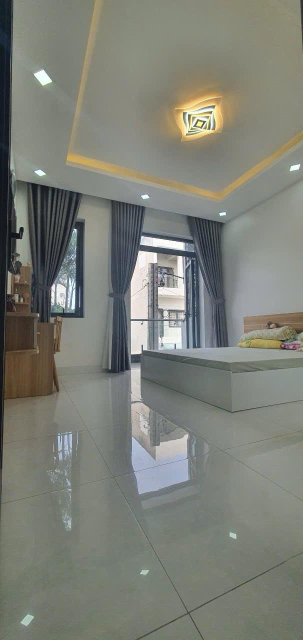 Siêu phẩm NHÀ 3 LẦU Sang - Xịn - Mịn thiết kế hiện đại, cách đường Lò Lu chỉ 50m.