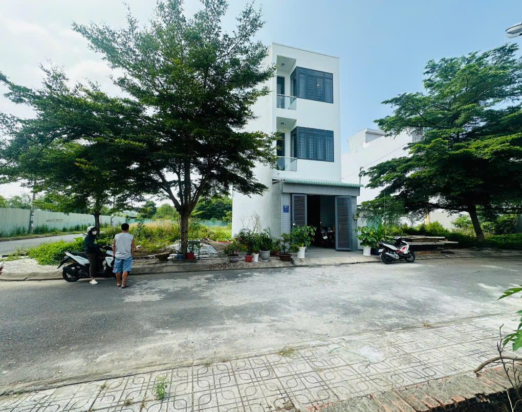 Siêu phẩm NHÀ 3 LẦU Sang - Xịn - Mịn thiết kế hiện đại, cách đường Lò Lu chỉ 50m.