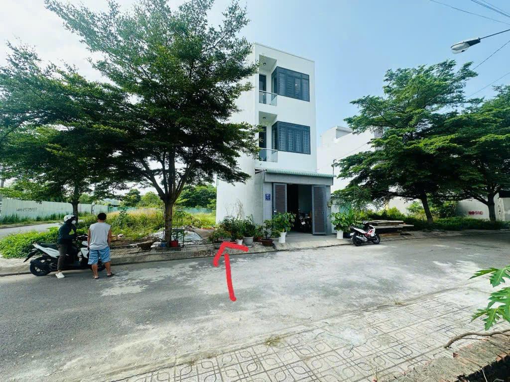 Siêu phẩm NHÀ 3 LẦU Sang - Xịn - Mịn thiết kế hiện đại, cách đường Lò Lu chỉ 50m.