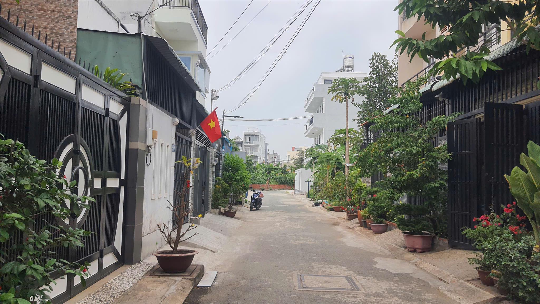 Siêu phẩm NHÀ 3 LẦU Sang - Xịn - Mịn thiết kế hiện đại, cách đường Lò Lu chỉ 50m.