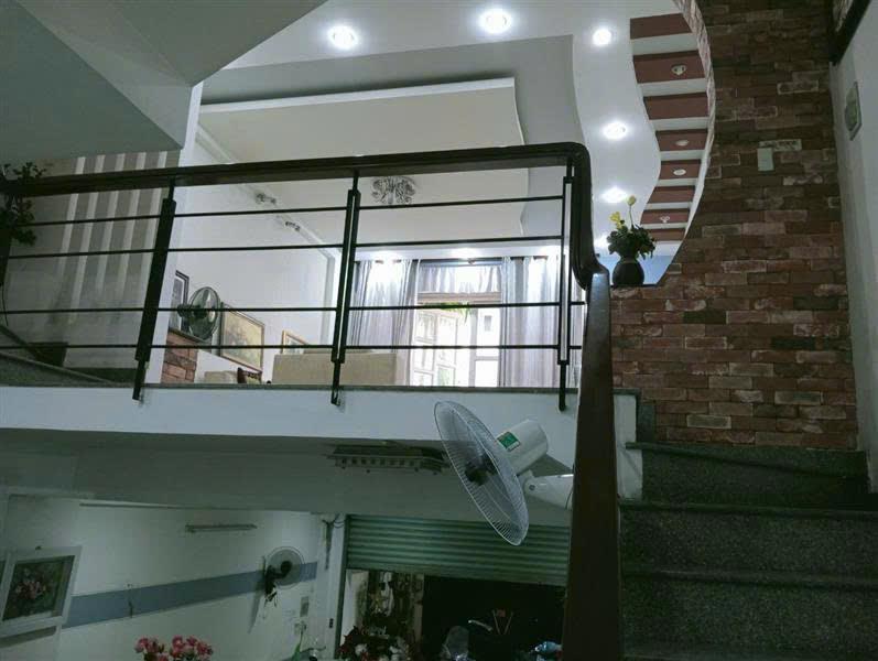 Siêu phẩm NHÀ 3 LẦU Sang - Xịn - Mịn thiết kế hiện đại, cách đường Lò Lu chỉ 50m.