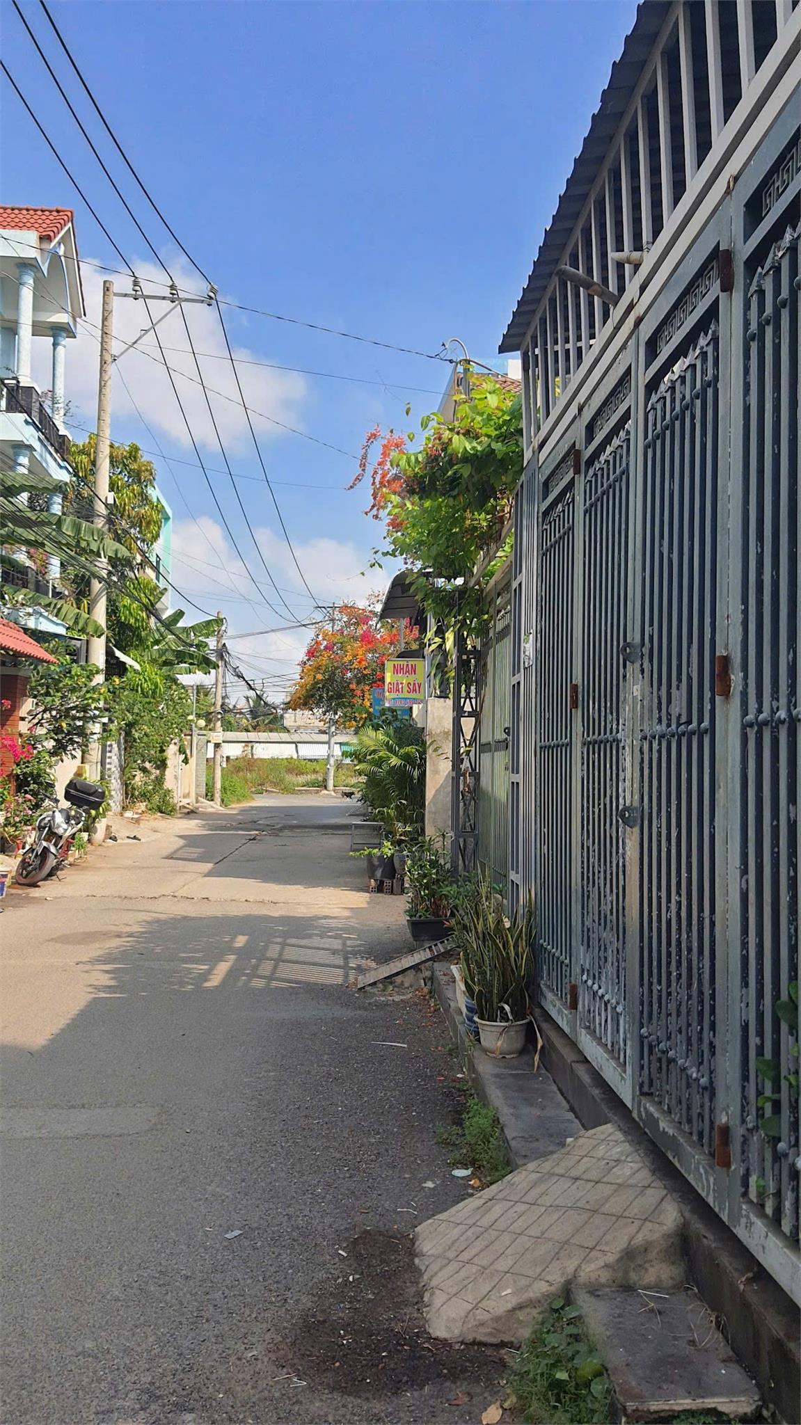Siêu phẩm NHÀ 3 LẦU Sang - Xịn - Mịn thiết kế hiện đại, cách đường Lò Lu chỉ 50m.