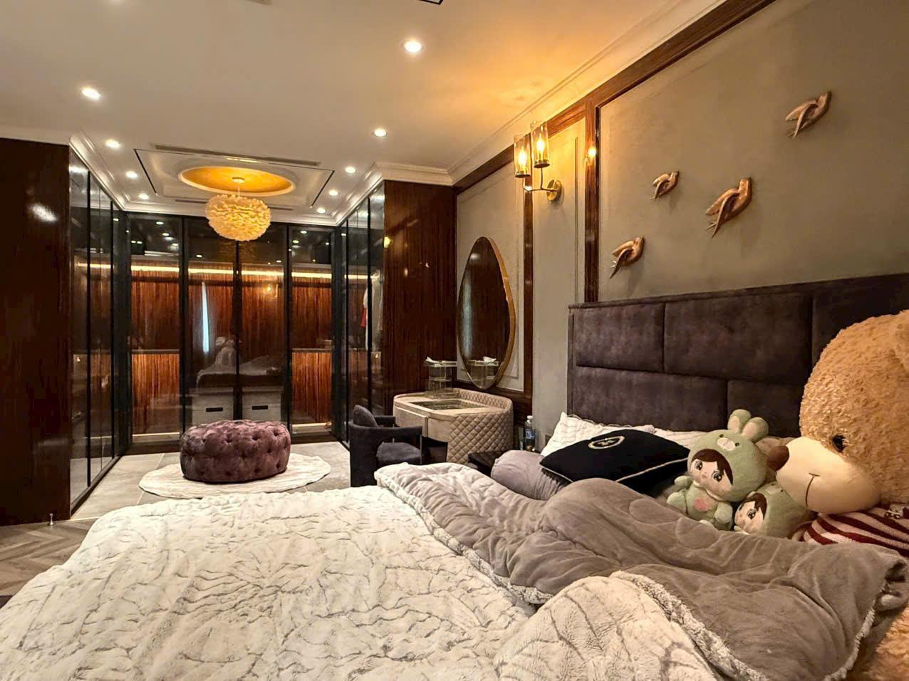 Siêu phẩm NHÀ 3 LẦU Sang - Xịn - Mịn thiết kế hiện đại, cách đường Lò Lu chỉ 50m.