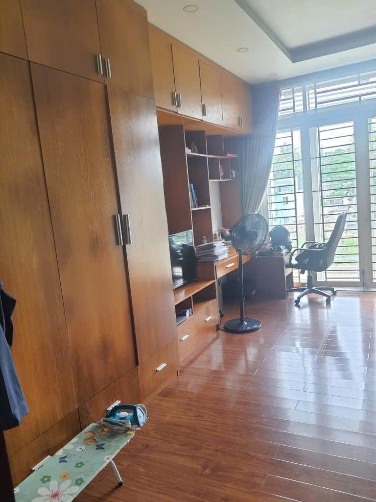 Siêu phẩm NHÀ 3 LẦU Sang - Xịn - Mịn thiết kế hiện đại, cách đường Lò Lu chỉ 50m.