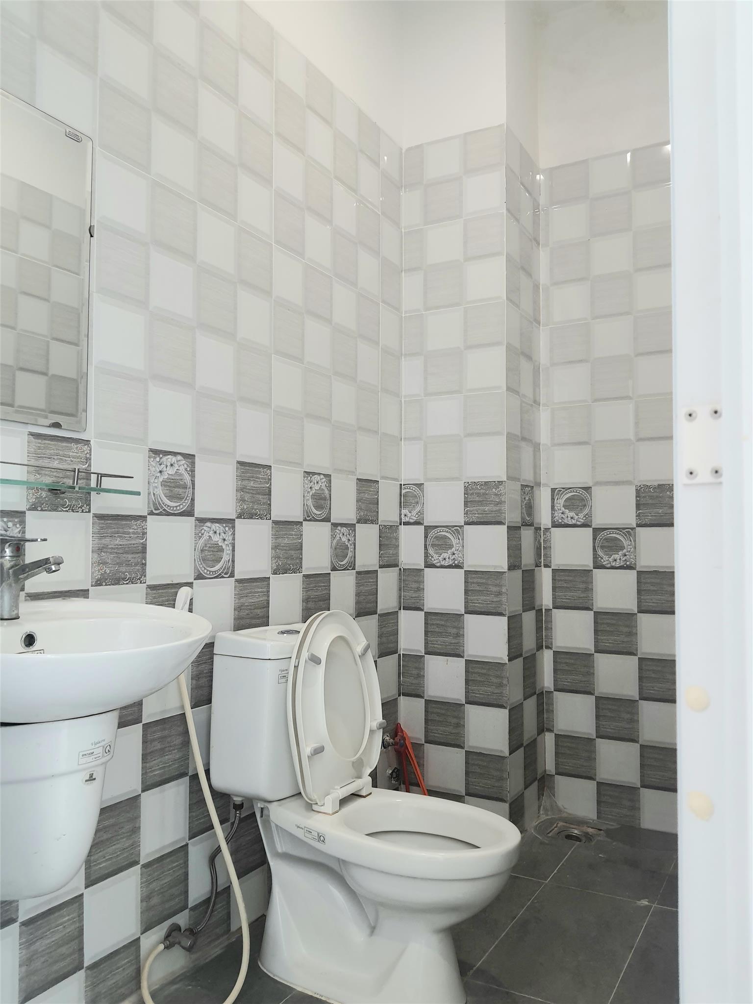 Siêu phẩm NHÀ 3 LẦU Sang - Xịn - Mịn thiết kế hiện đại, cách đường Lò Lu chỉ 50m.