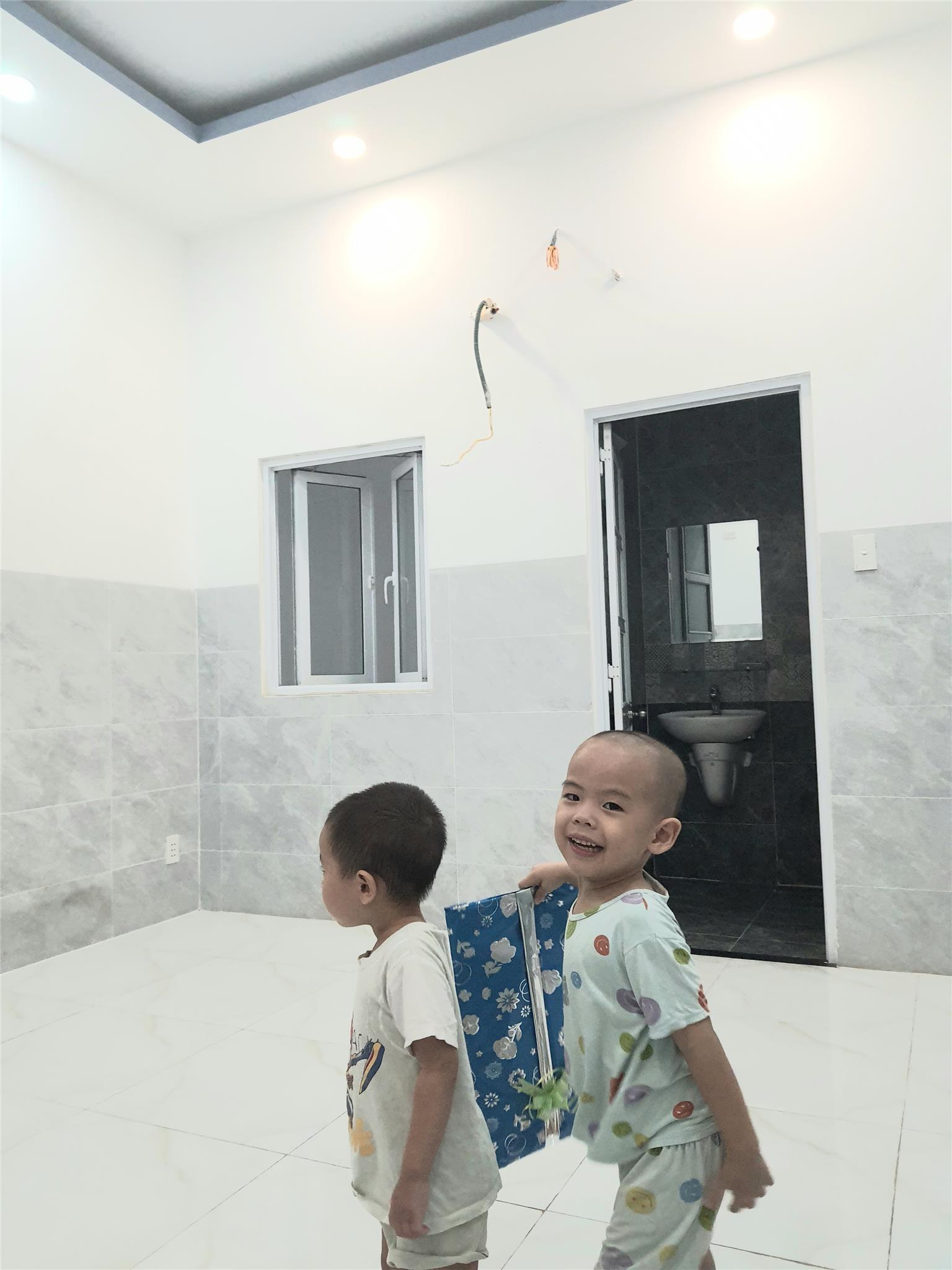 Siêu phẩm NHÀ 3 LẦU Sang - Xịn - Mịn thiết kế hiện đại, cách đường Lò Lu chỉ 50m.