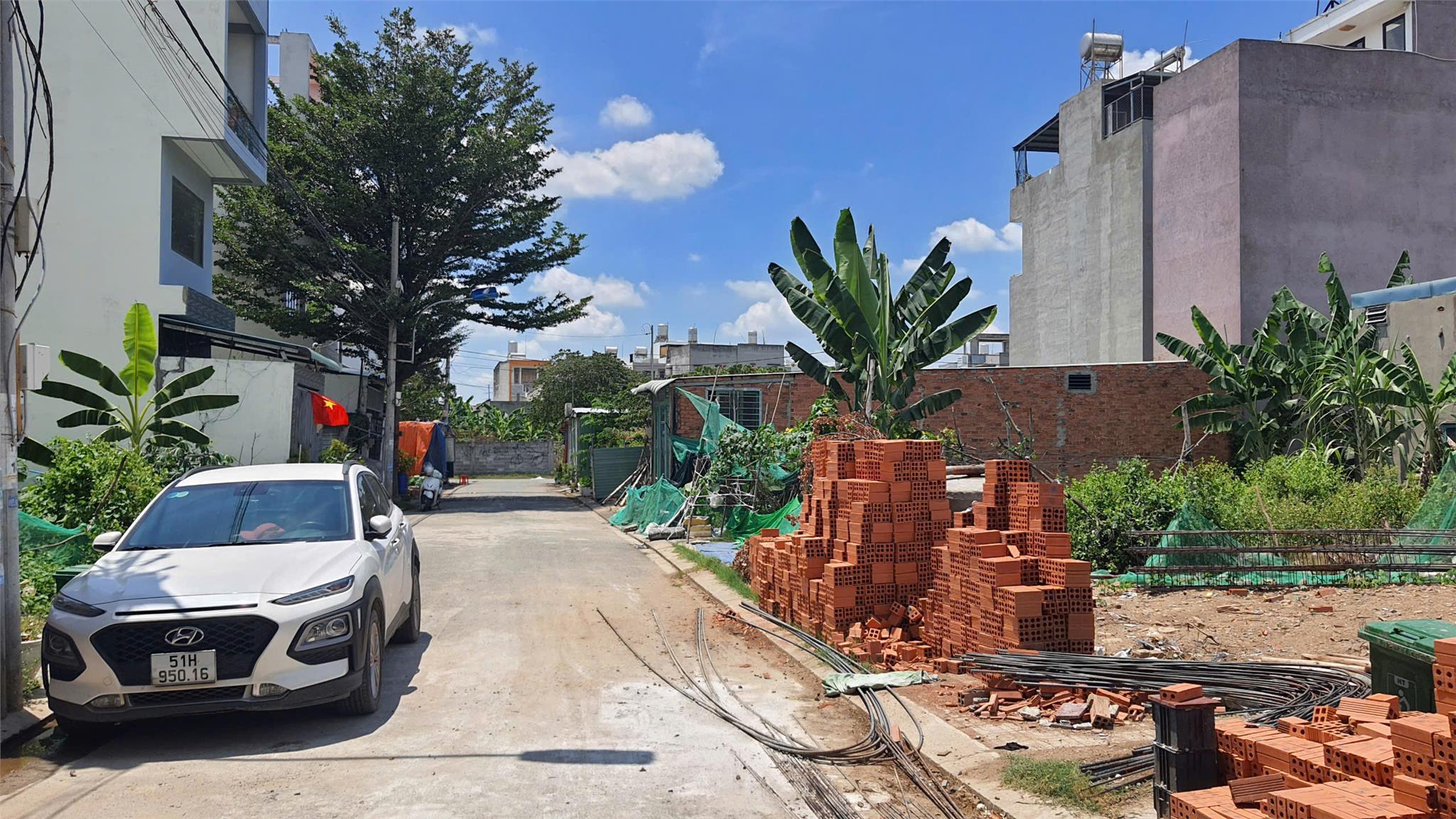 Siêu phẩm NHÀ 3 LẦU Sang - Xịn - Mịn thiết kế hiện đại, cách đường Lò Lu chỉ 50m.