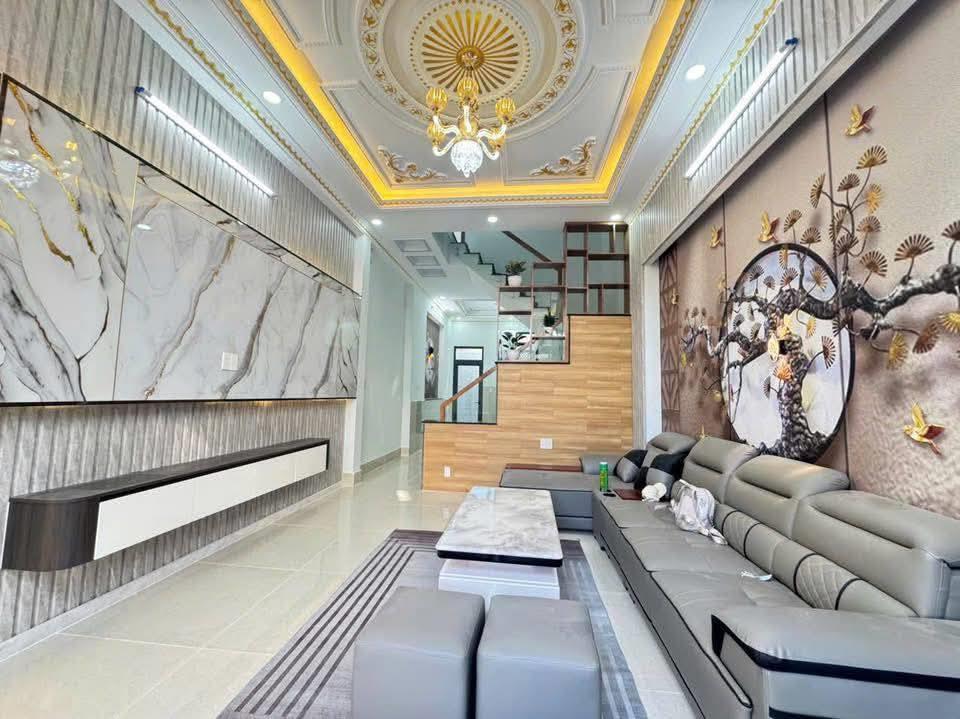 Siêu phẩm NHÀ 3 LẦU Sang - Xịn - Mịn thiết kế hiện đại, cách đường Lò Lu chỉ 50m.