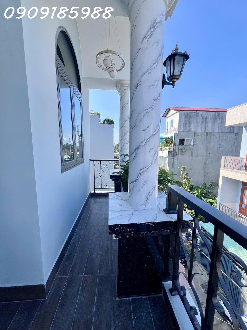 Siêu phẩm NHÀ 3 LẦU Sang - Xịn - Mịn thiết kế hiện đại, cách đường Lò Lu chỉ 50m.