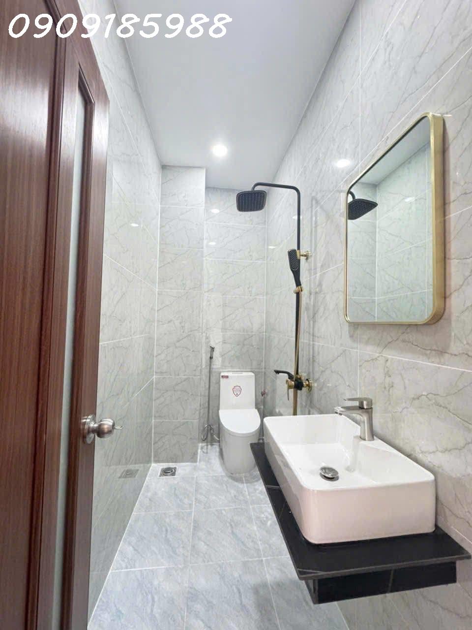 Siêu phẩm NHÀ 3 LẦU Sang - Xịn - Mịn thiết kế hiện đại, cách đường Lò Lu chỉ 50m.