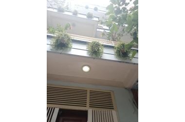 BÁN NHÀ Ở LẠC LONG QUÂN 5 TẦNG, CÁCH Ô TÔ 20M