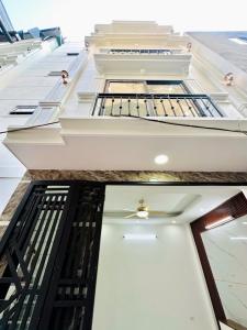 Nhà đẹp Nguyễn Văn Linh, sân rộng ,ô tô Đỗ Tận Cửa