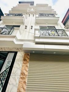 Tài chính 4.96 tỷ - sở hữu nhà 5 tầng Trung tâm Thạch bàn