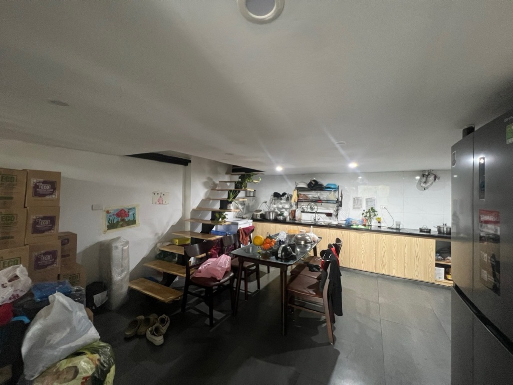 Ban. Hà chân đế chung cư galaxi 80m2 2 tầng