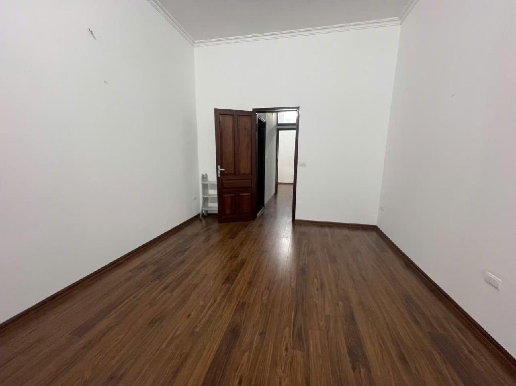 PHÂN LÔ  HOÀNG VĂN THÁI - NGÕ NÔNG, THÔNG Ô TÔ ĐỖ CỬA NHÀ ĐẸP VỊ TRÍ ĐẸP