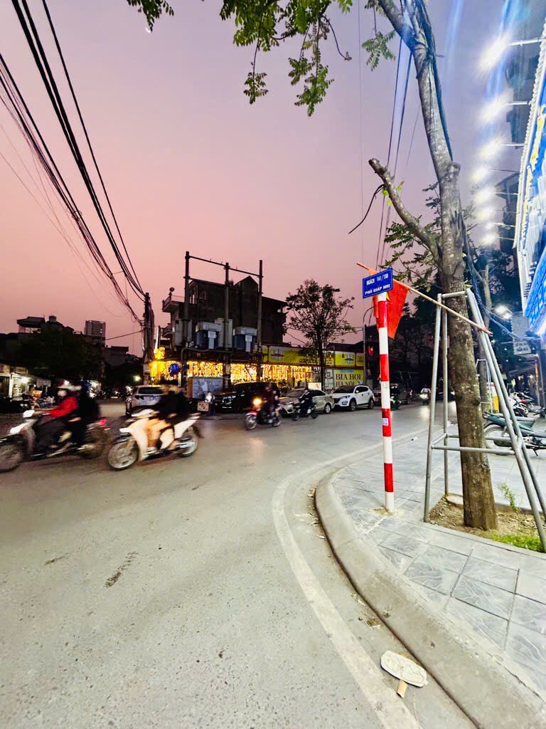 ✅ Bán nhà đẹp dân xây phường Thịnh Liệt: 42m* 5Tầng. Giá 8,1 tỷ. 6 phòng ngủ, mặt ngõ thông, ô tô 4 chỗ đỗ cửa.