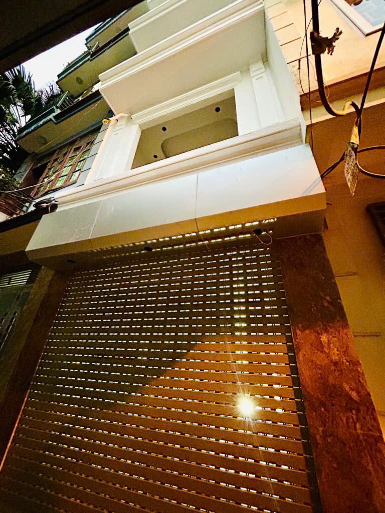 ✅ Bán nhà đẹp dân xây phường Thịnh Liệt: 42m* 5Tầng. Giá 8,1 tỷ. 6 phòng ngủ, mặt ngõ thông, ô tô 4 chỗ đỗ cửa.