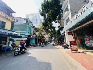 MẶT PHỐ TRƯƠNG ĐỊNH, VỈA HÈ KINH DOANH ĐỈNH: 80M, 3 TẦNG, GIÁ: 19.5TỶ