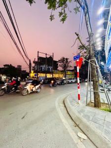 ✅ Bán nhà đẹp dân xây phường Thịnh Liệt: 42m* 5Tầng. Giá 8,1 tỷ. 6 phòng ngủ, mặt ngõ thông, ô tô 4 chỗ đỗ cửa.