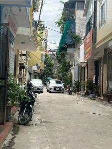 ✅ Bán đất tặng nhà 1,5 tầng phố Tân Mai, Hoàng Mai ô tô đỗ cửa: 30m* 1,5tầng*MT 3,8 * Giá: 3 tỷ