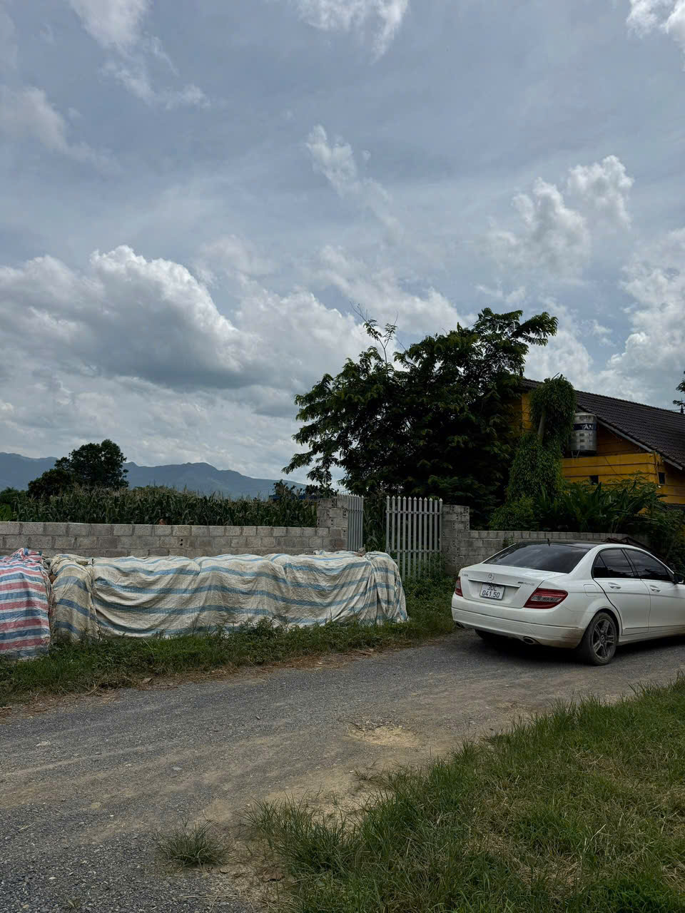 bán 861m thủy xuân tiên , mặt tiền rộng, ô tô tránh nhau giá chỉ 1,x triệu