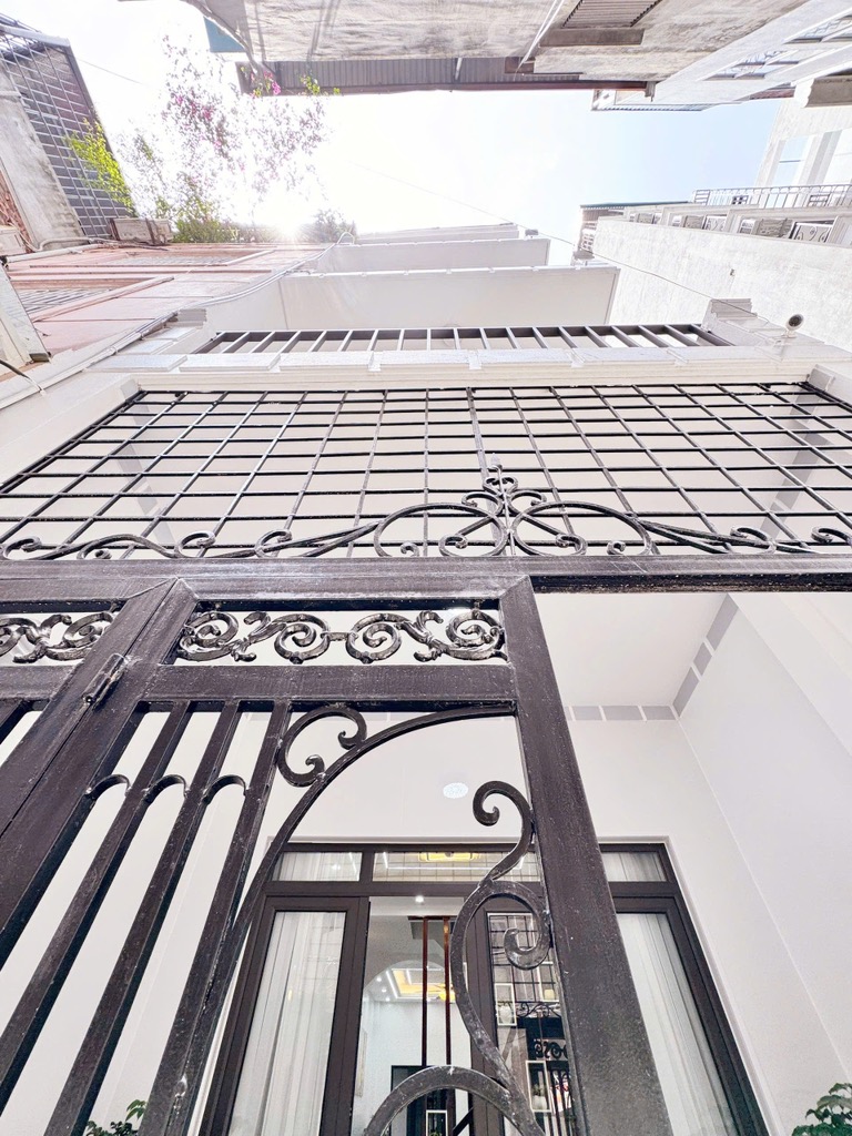 Bán nhà PL Ô TÔ đỗ cửa Phố Lê Trọng Tấn. DT 55m Giá : 9,48 tỷ.