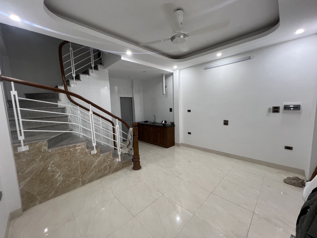 Bán nhà Ô TÔ đỗ cửa Hoàng Văn Thái. DT 52m Giá : 9,56 tỷ.