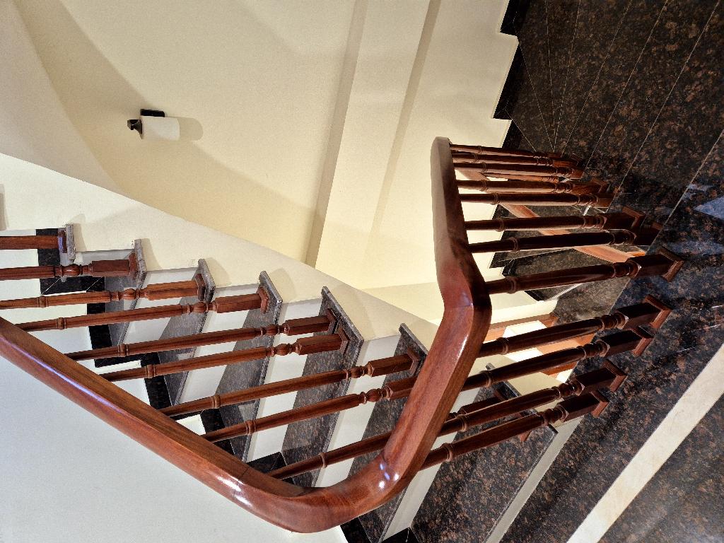 Gấp! BÁN nhà Yên Hòa DT:55m,giá 9,2 tỷ. DT : 40tr/th