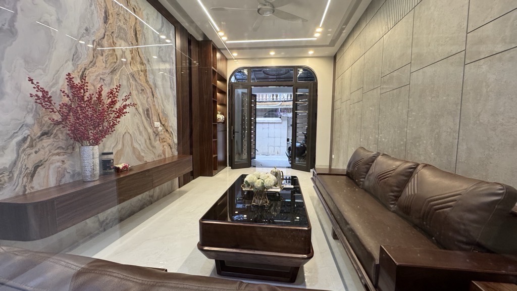 99 HOÀNG MAI, DT: 72M GIÁ: 8,1 TỶ.