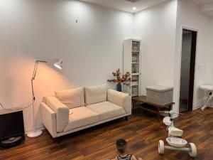 Bán nhà Ô TÔ đỗ cửa Phố Định Công. DT 54m Giá : 9,5 tỷ.