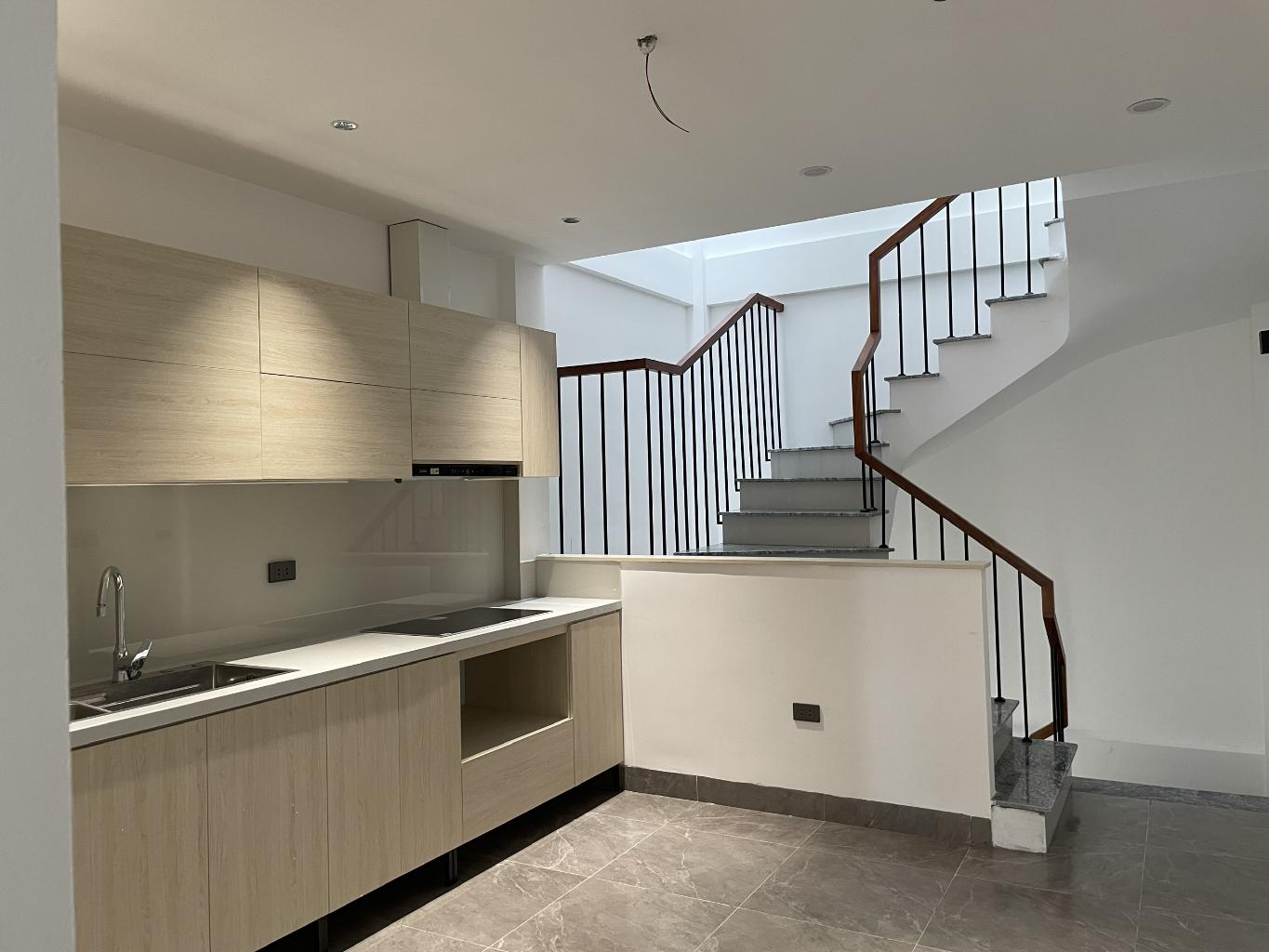 KHÔNG CÒN NHIỀU! NHÀ MỚI 5 TẦNG - SÁT ĐƯỜNG NGỌC HỒI - TRUNG TÂM VĂN ĐIỂN CHỈ NHỈNH 5 TỶ