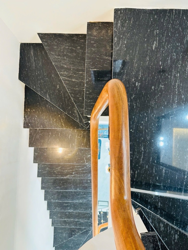 BÁN NHÀ 5 TẦNG KIM MÃ 26M2 - SĐCC-TẶNG NỘI THẤT FULL - 5,3 TỶ