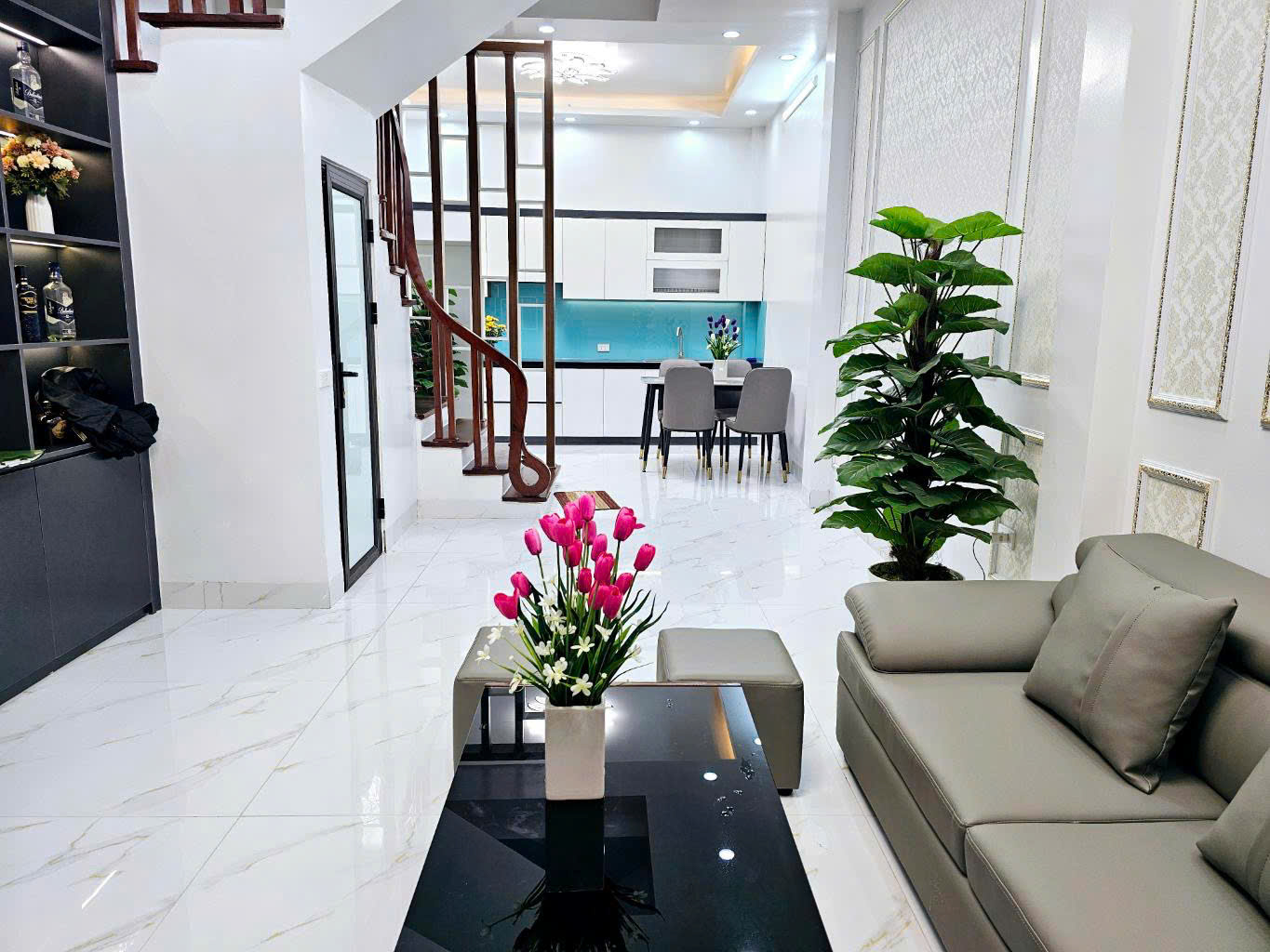 Siêu phẩm 6 tầng 43m2 Dịch Vọng Hậu, 6 phòng ngủ, full nội thất 9,8 tỷ