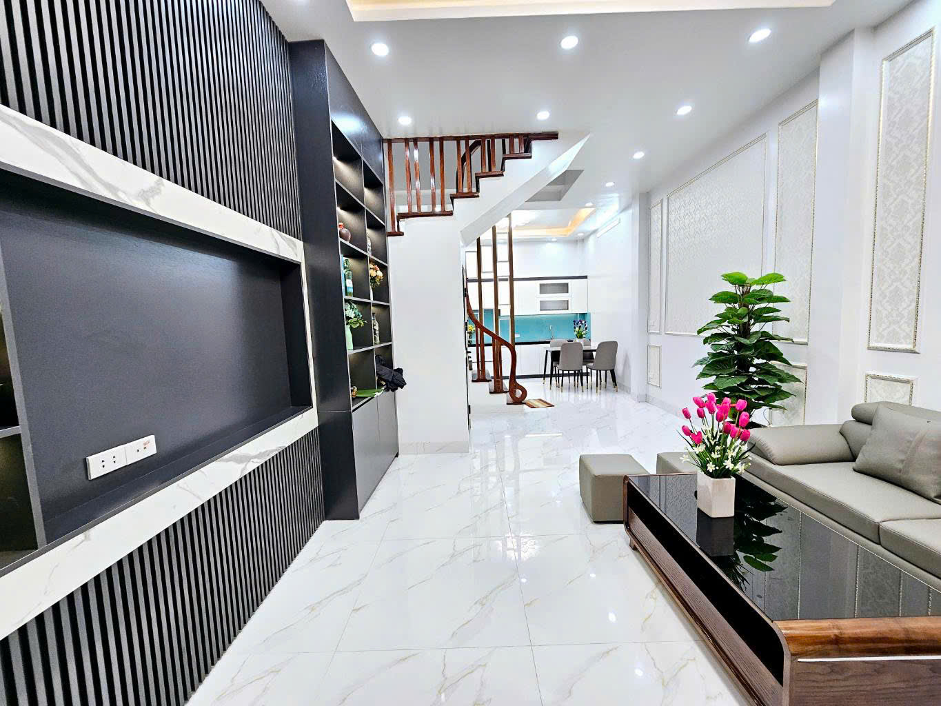 Siêu phẩm 6 tầng 43m2 Dịch Vọng Hậu, 6 phòng ngủ, full nội thất 9,8 tỷ