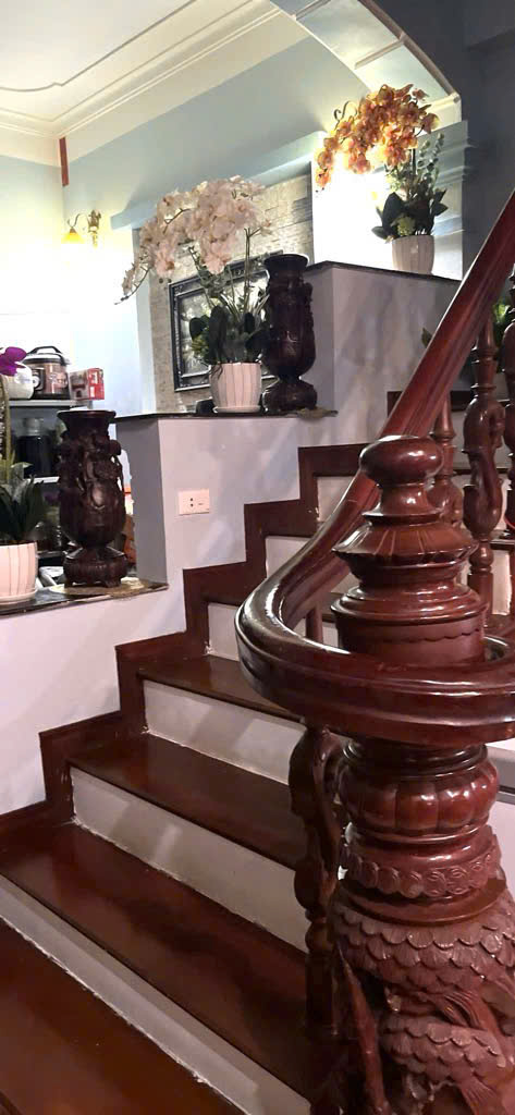 Bán nhà 4 tầng 40m2 Võ Chí Công, nội thất toàn bộ gỗ tự nhiên 11,5 tỷ