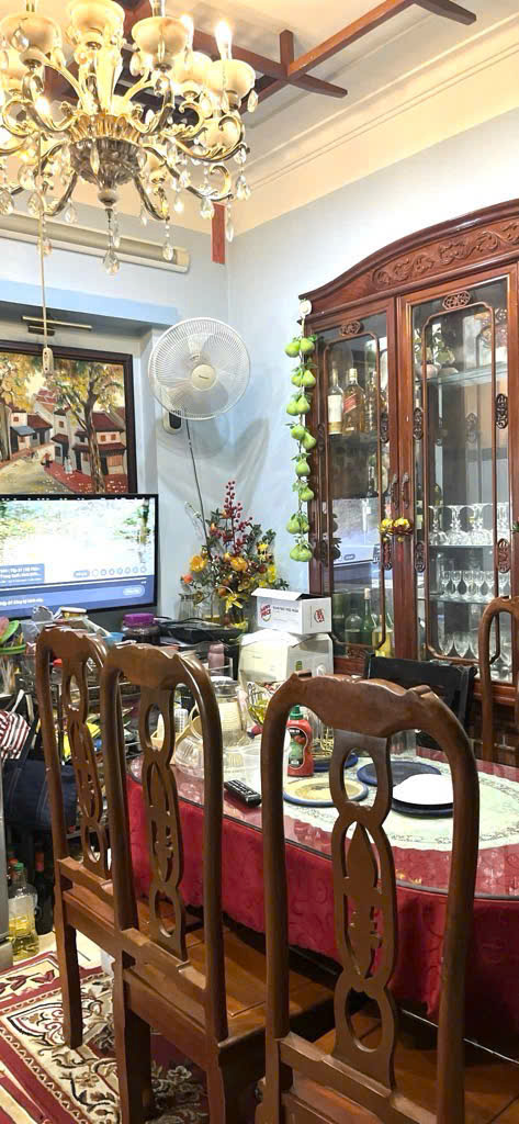 Bán nhà 4 tầng 40m2 Võ Chí Công, nội thất toàn bộ gỗ tự nhiên 11,5 tỷ