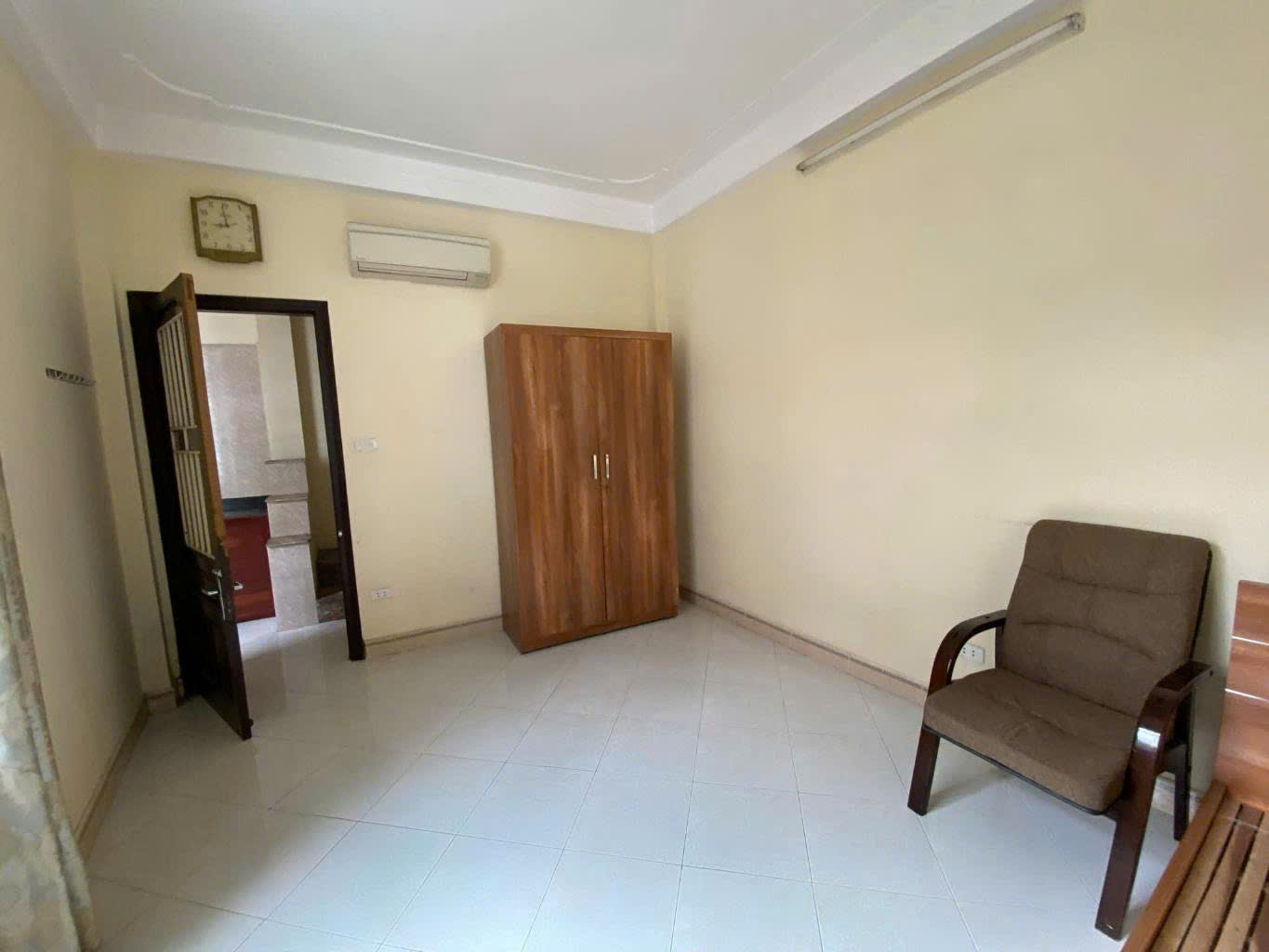 Bán nhà 6 tầng 28m2 La Thành, ngõ thông, lô góc, trung tâm quận Ba Đình 6,1 tỷ