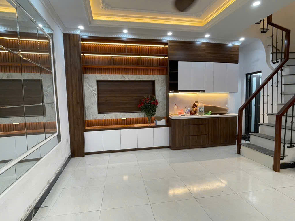 Bán nhà Thuỵ Khuê – 36m2 – 4 tầng – Mặt tiền rộng – 9,3 tỷ (có thương lượng)