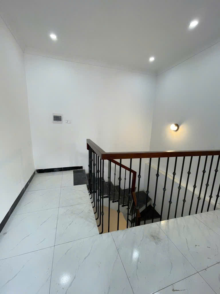Bán nhà Thuỵ Khuê – 36m2 – 4 tầng – Mặt tiền rộng – 9,3 tỷ (có thương lượng)