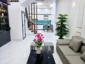 Siêu phẩm 6 tầng 43m2 Dịch Vọng Hậu, 6 phòng ngủ, full nội thất 9,8 tỷ