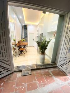 Bán nhà 5 tầng Hoàng Quốc Việt đẹp nhỏ xinh – đầy đủ công năng 3,58 tỷ
