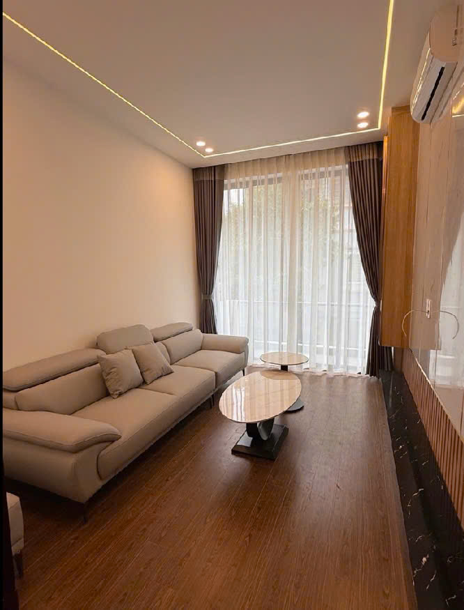 Ô TÔ ĐỖ CỬA - ĐƯỜNG 6M - 4 TẦNG - NGỌC THUỴ LONG BIÊN