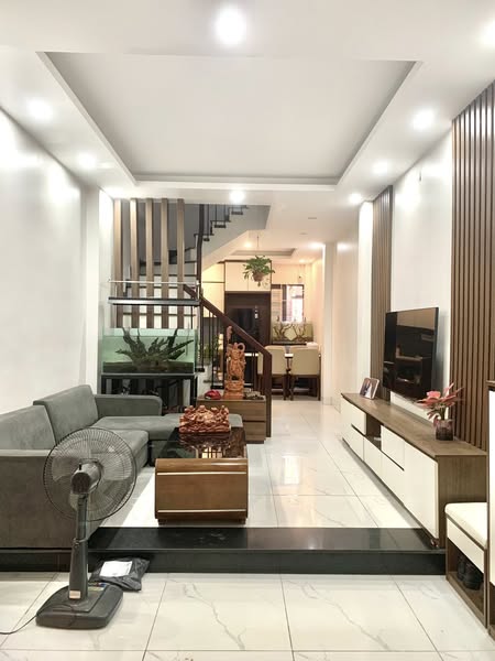 Hot, KIM GIANG 7.6 Tỷ, 34m2 GẦN Ô TÔ NHÀ ĐẸP Ở NGAY