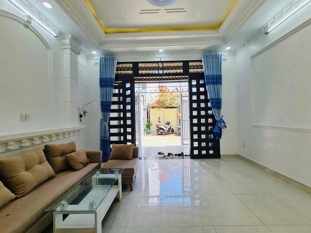 Nhà Huỳnh Tấn Phát, Q.7, DT: 40m2, 3 tầng, đường 6m, Hạ giá còn 3,25 tỷ