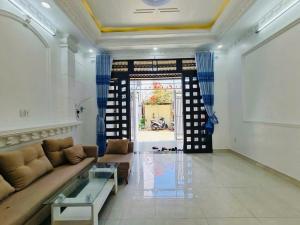 Bán NR giáp Q.7, Huỳnh Tấn Phát, DT: 40m2, 3 tầng, đường 6m, Hạ giá còn 3,25 tỷ